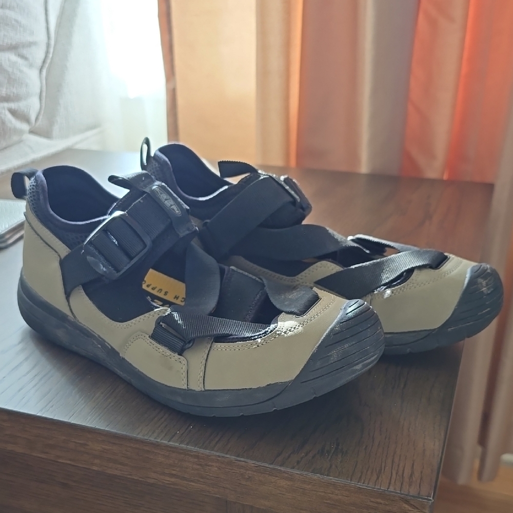 Keen Men's Black and Tan Outdoor Sandals
